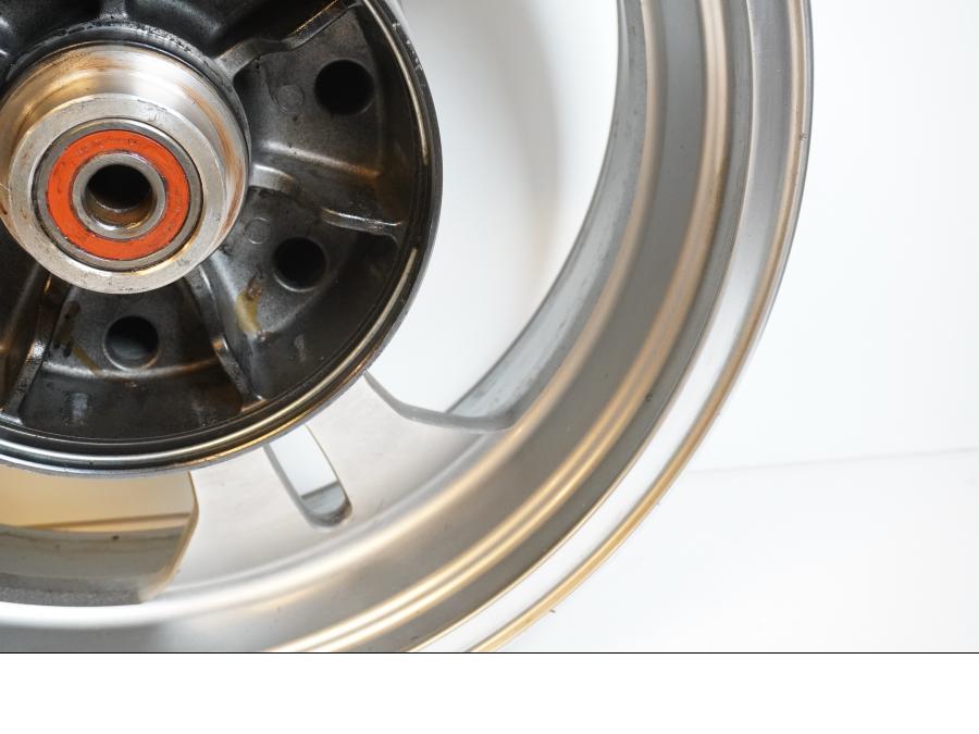 Extrabild3 på Fälg från en Kawasaki VN 1600 Mean Streak -2007 motorcykel.