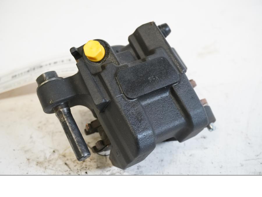 Baksidan på <p>Bromsok bak från Yamaha YZF 1000 R1 2007.</p>

<p>Nissin. Ett kolvs ok.</p> motorcykel.