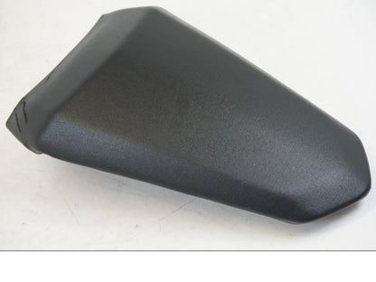 Vänster sida på Sadel från en Yamaha YZF R7 -2022 motorcykel.