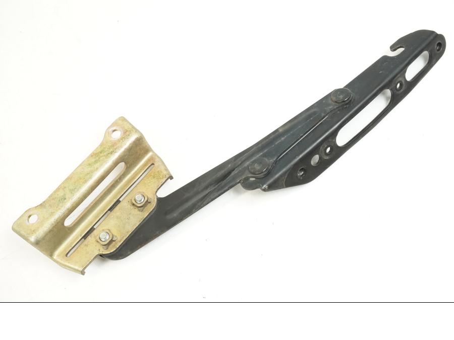 Höger sida på Vindrutefäste från en Honda ST 1300 -2002 motorcykel.