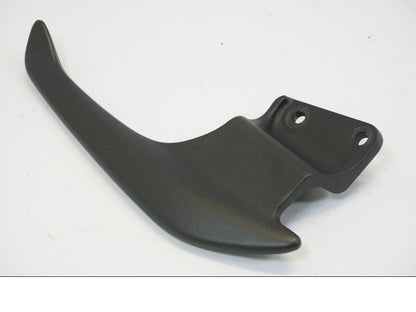 Vänster sida på Passagerarhandtag från en Yamaha YS 125 -2017 motorcykel.