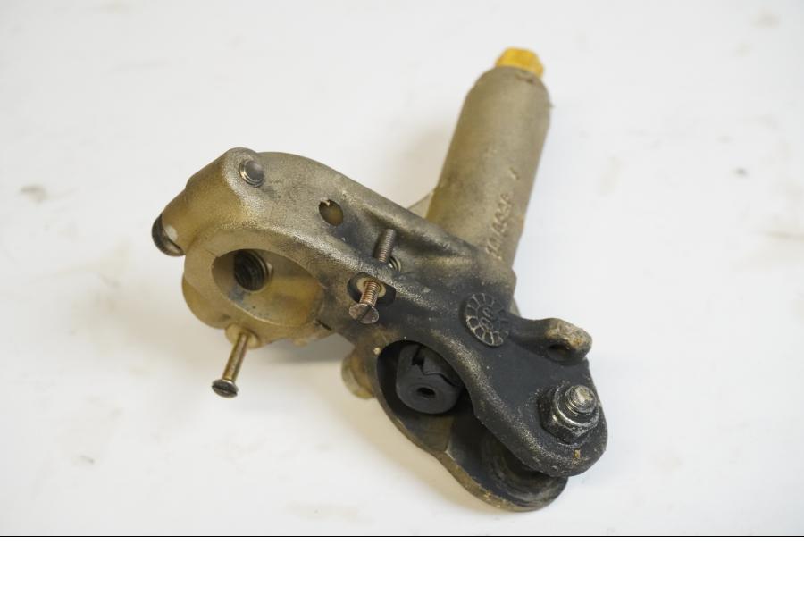 Baksidan på Kopplingshuvudcylinder från en Ducati Monster 900 -2000 motorcykel.