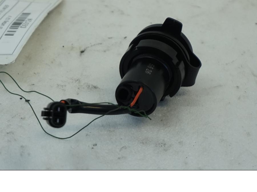 Baksidan på El uttag 12 V från en Suzuki DL 1000 -2016 motorcykel.