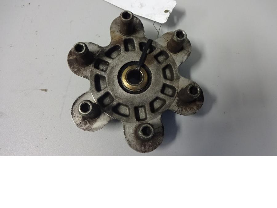 Baksidan på Drevfäste från en Ducati Monster 900 -2000 motorcykel.