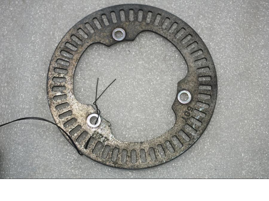 Baksidan på ABS krans från en Suzuki SV 650 -2016 motorcykel.