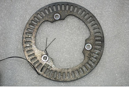 Baksidan på ABS krans från en Suzuki SV 650 -2016 motorcykel.