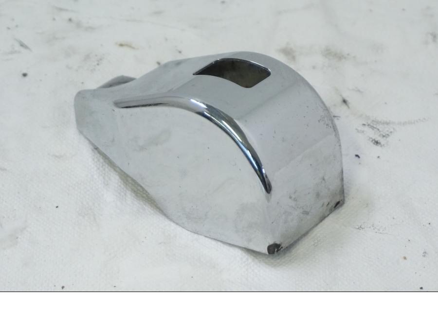 Höger sida på Bromsvätskebehållarkåpa från en Kawasaki VN 1500 -1996 motorcykel.