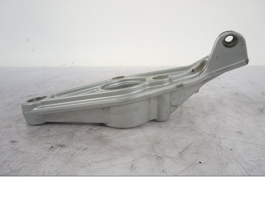 Höger sida på Fotpinnefäste från en BMW R 1150 GS -2002 motorcykel.