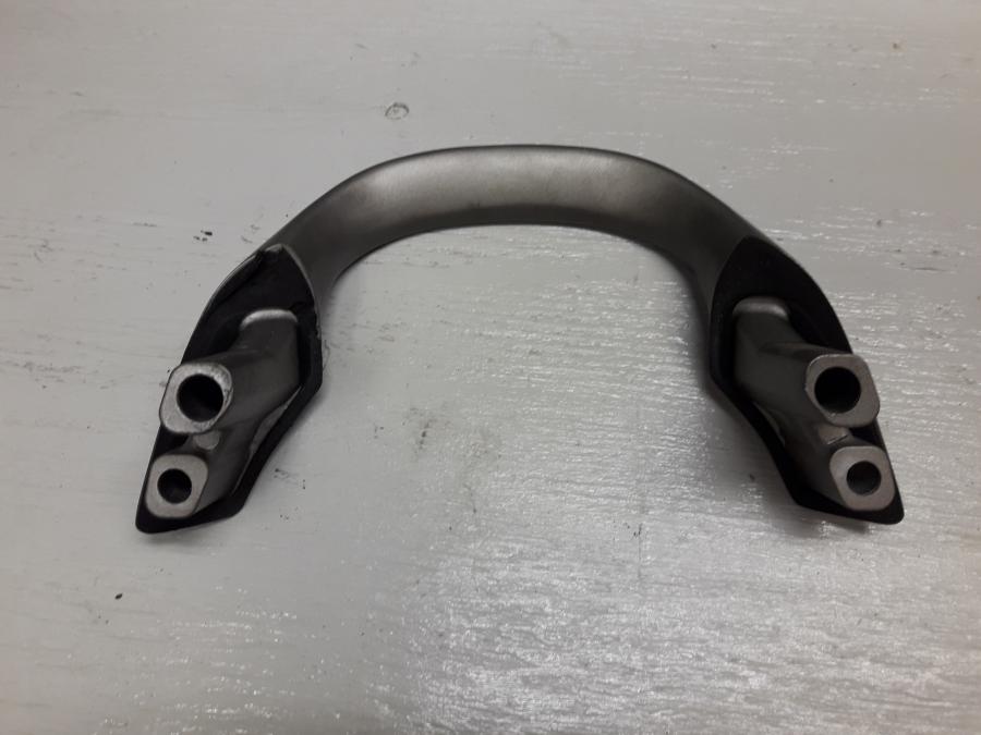 Höger sida på Passagerarhandtag från en Honda CB 600 Hornet -2001 motorcykel.