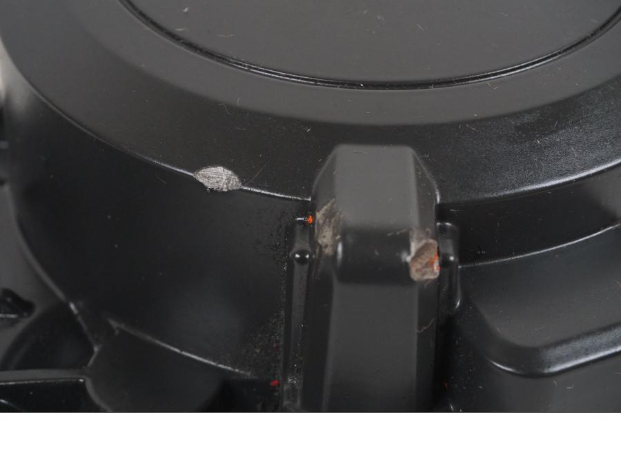 Vänster sida på Generatorkåpa från en KTM 1290 Super Duke R -2021 motorcykel.