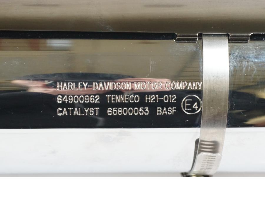 Höger sida på Ljuddämpare från en H-D Street Glide Special FLHXS -2022 motorcykel.
