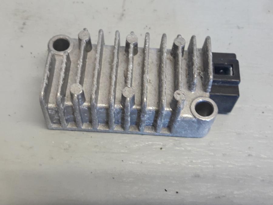 Framsidan på Likriktare från en Yamaha MT 125 -2017 motorcykel.