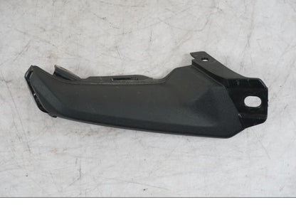 Framsidan på Sidkåpa innerplast från en Yamaha MT-09 -2024 motorcykel.