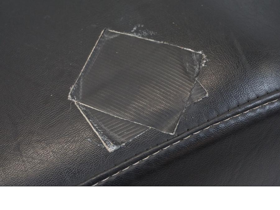 Baksidan på Sadel från en Honda CB 750 -2002 motorcykel.