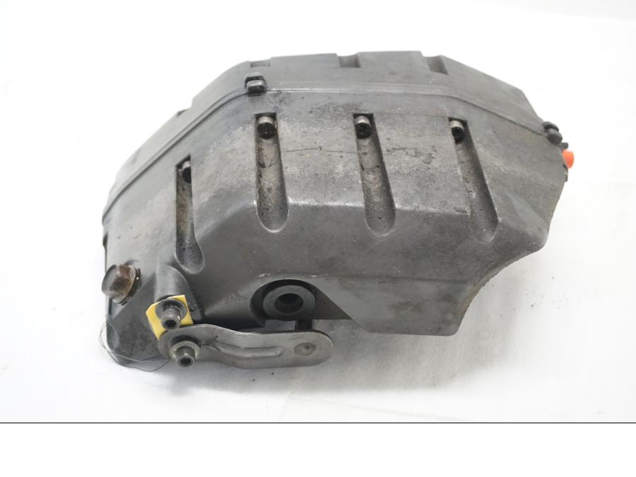 Baksidan på Oljetank från en Yamaha MT-03 -2007 motorcykel.