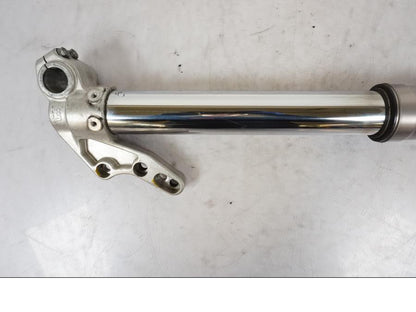 Baksidan på Gaffelben från en KTM 640 SM -2005 motorcykel.