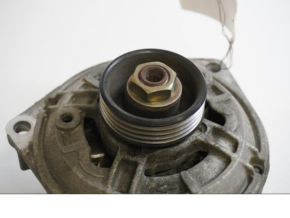 Baksidan på Generator från en BMW R 1100 GS -1998 motorcykel.