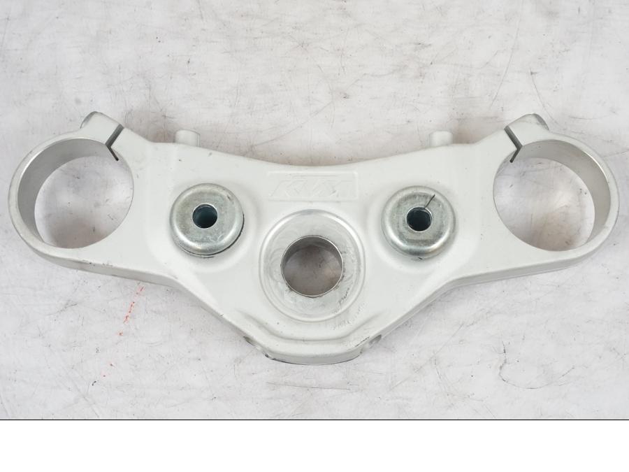 Framsidan på Gaffelkrona från en KTM 690 Duke -2015 motorcykel.