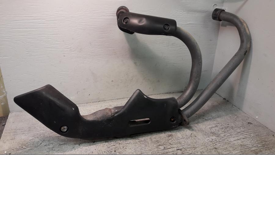 Framsidan på Grenrör från en Honda XL 600 V -1994 motorcykel.