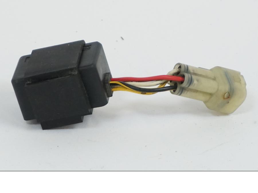 Höger sida på Bensinpumpsrelä från en Kawasaki VN 1500 -2002 motorcykel.