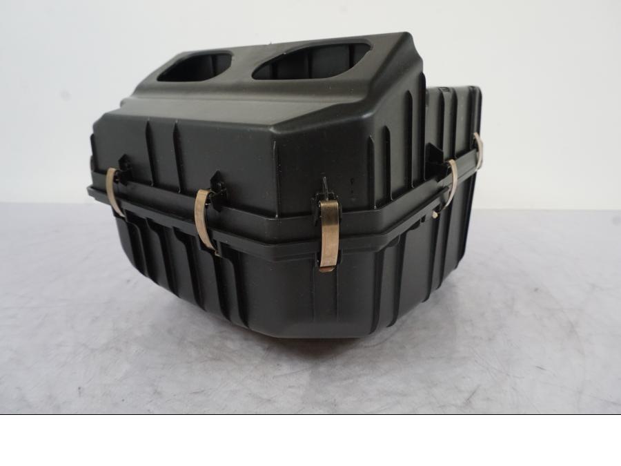 Framsidan på Luftburk från en KTM 1290 Super Duke R -2023 motorcykel.