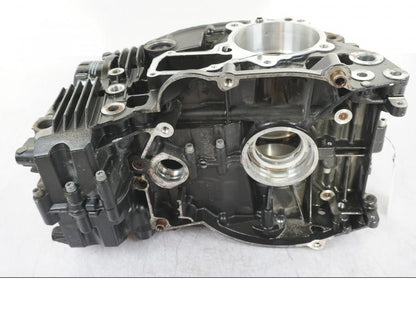 Snett nerifrån på Motorblock från en BMW R NineT -2017 motorcykel.