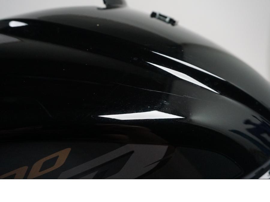 Höger sida på Tankkåpa från en BMW S 1000 XR -2019 motorcykel.