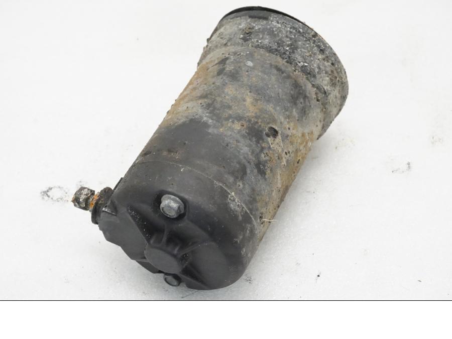 Baksidan på Startmotor från en Ducati Monster 600 -2001 motorcykel.