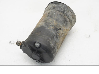 Baksidan på Startmotor från en Ducati Monster 600 -2001 motorcykel.