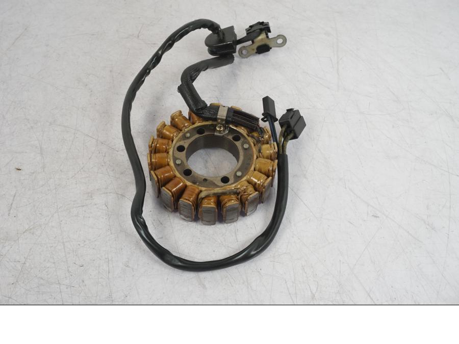 Baksidan på Generator från en Suzuki VZ 800 -2000 motorcykel.