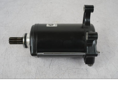 Vänster sida på Startmotor från en BMW R 1250 GS -2023 motorcykel.