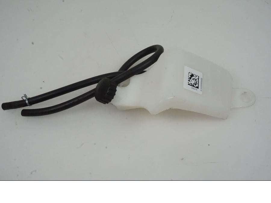 Baksidan på Vattenexpansionskärl från en KTM 1290 Super Duke -2019 motorcykel.