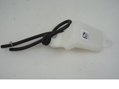 Baksidan på Vattenexpansionskärl från en KTM 1290 Super Duke -2019 motorcykel.