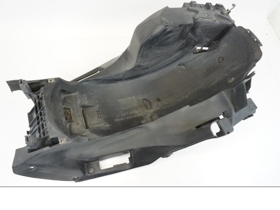 Extrabild2 på Undertail från en Honda ST 1300 -2002 motorcykel.