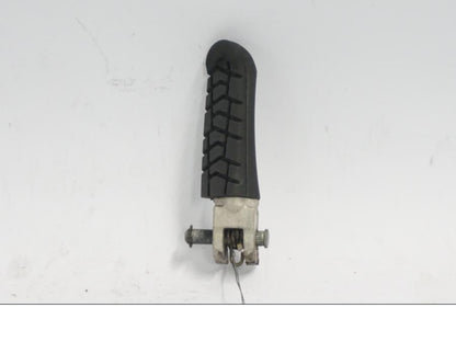 Höger sida på Fotpinne från en KTM 790 Duke -2018 motorcykel.