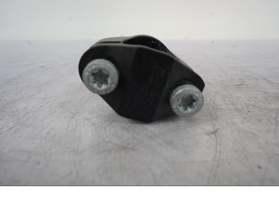 Snett uppifrån på Styrfäste från en KTM 1290 Super Duke R -2023 motorcykel.