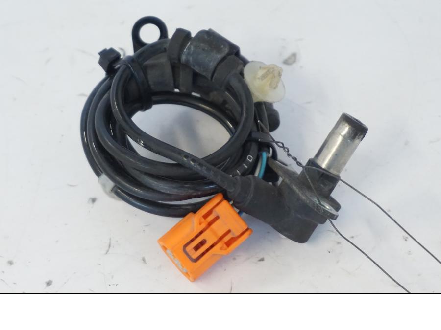 Baksidan på ABS givare från en Honda SH 300 A -2011 scooter.