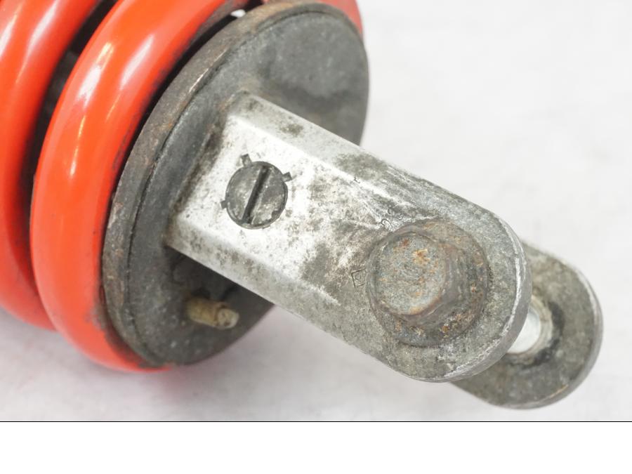 Baksidan på Stötdämpare från en Honda CBR 1000 F -1989 motorcykel.