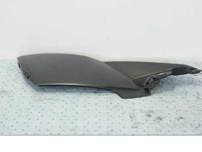 Vänster sida på Bensintankskåpa från en Suzuki GSX 1300 BK -2008 motorcykel.