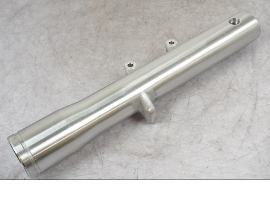 Snett uppifrån på Gaffelben från en Honda VT 750 C4 Shadow -2004 motorcykel.