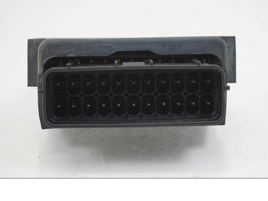 Vänster sida på CDI / ECU från en Honda XL 1000 V -1999 motorcykel.