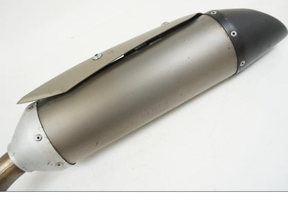 Snett uppifrån på Ljuddämpare från en Yamaha YZF 1000 R1 -2006 motorcykel.