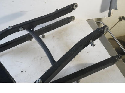 Höger sida på Bakram från en BMW K 1200 S -2007 motorcykel.