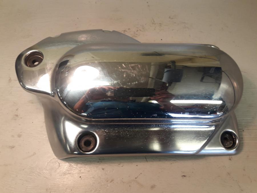 Framsidan på Motorkåpa från en Yamaha XVS 1100 -2001 motorcykel.