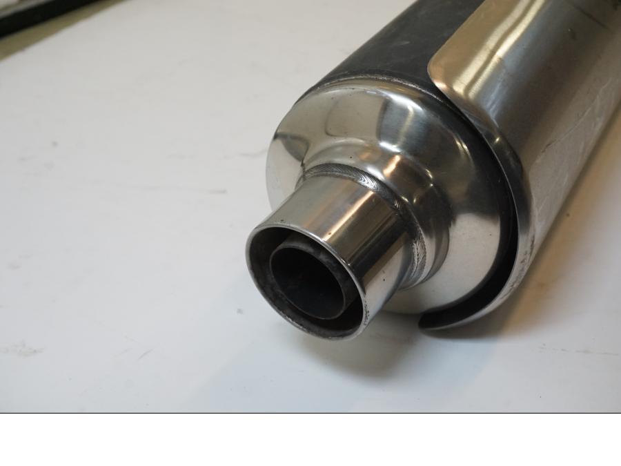 Snett uppifrån på Ljuddämpare från en Honda CB 600 Hornet -2007 motorcykel.