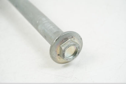 Extrabild2 på Axel från en Suzuki VS 1400 -1999 motorcykel.