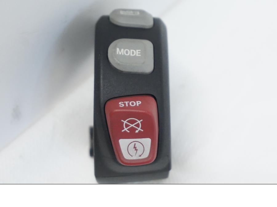 Framsidan på Styrelreglage från en BMW K 1600 -2015 motorcykel.