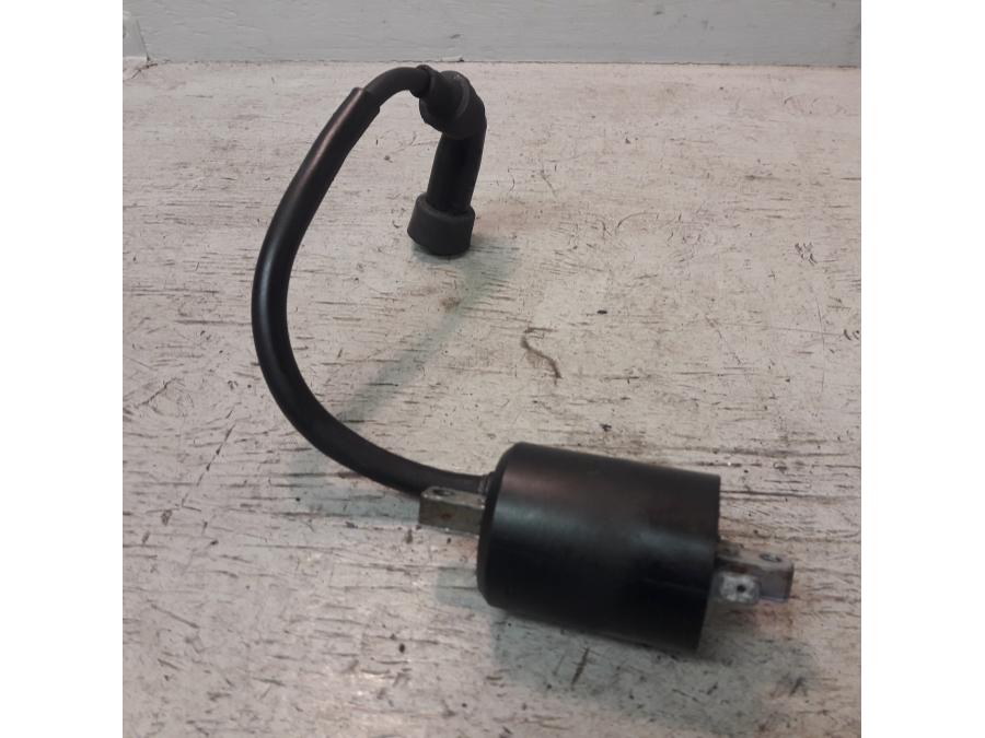 Framsidan på Tändspole från en Yamaha XVS 1100 -2001 motorcykel.