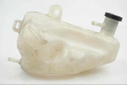 Framsidan på Vattenexpansionskärl från en Suzuki GSX-R 1000 -2007 motorcykel.