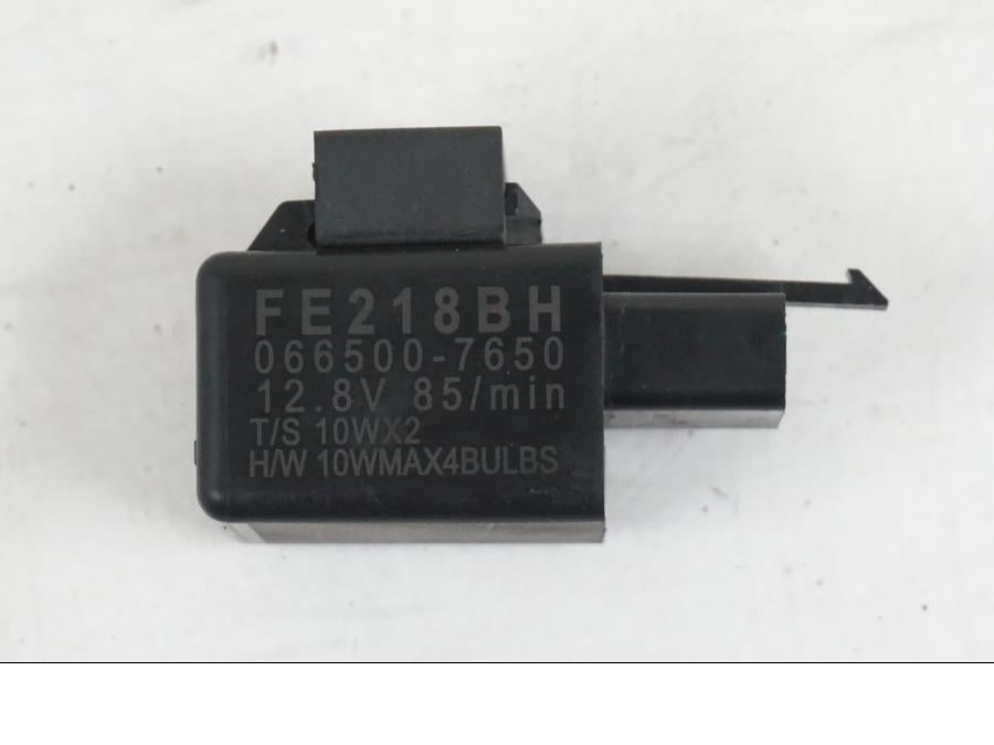 Baksidan på Blinkersrelä från en Yamaha MT-07 -2019 motorcykel.